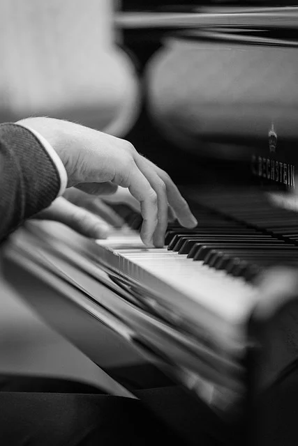 Jazz club piano performance representing Krzysztof Komeda's Astigmatic-era sound