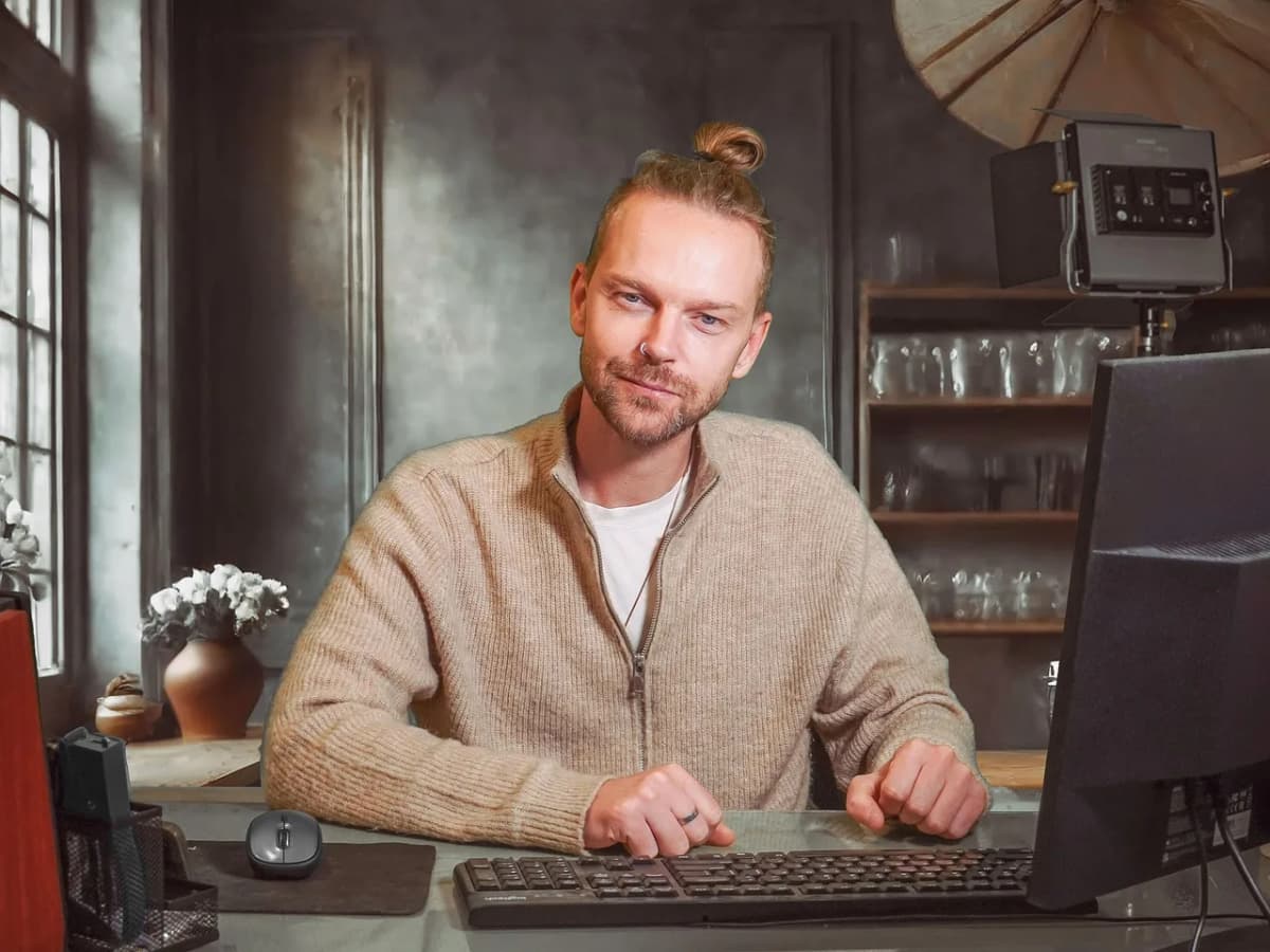 A person sitting at a computer desk, one of many ways people learn Polish online today