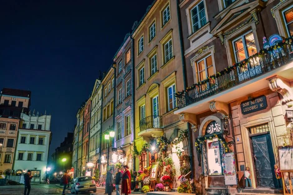 Colorful Old Town of Warsaw — a great reason to learn Polish — Photo by Caio on Pexels