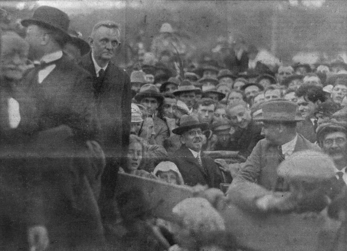 Wladyslaw Reymont among a crowd at a farmers' gathering in Wierzchosławice, 1925