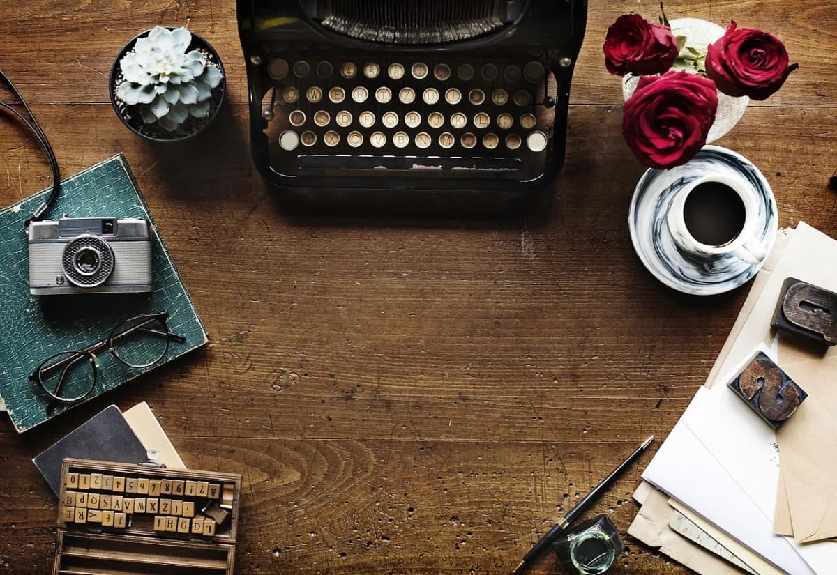Vintage typewriter representing Polish Nobel Prize winners in literature, surrounded by roses and coffee