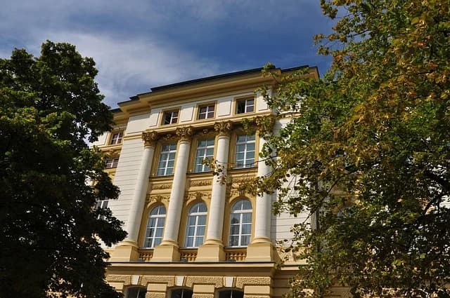 Polish government building in Warsaw representing the ongoing Silesian and Kashubian dialects recognition debate