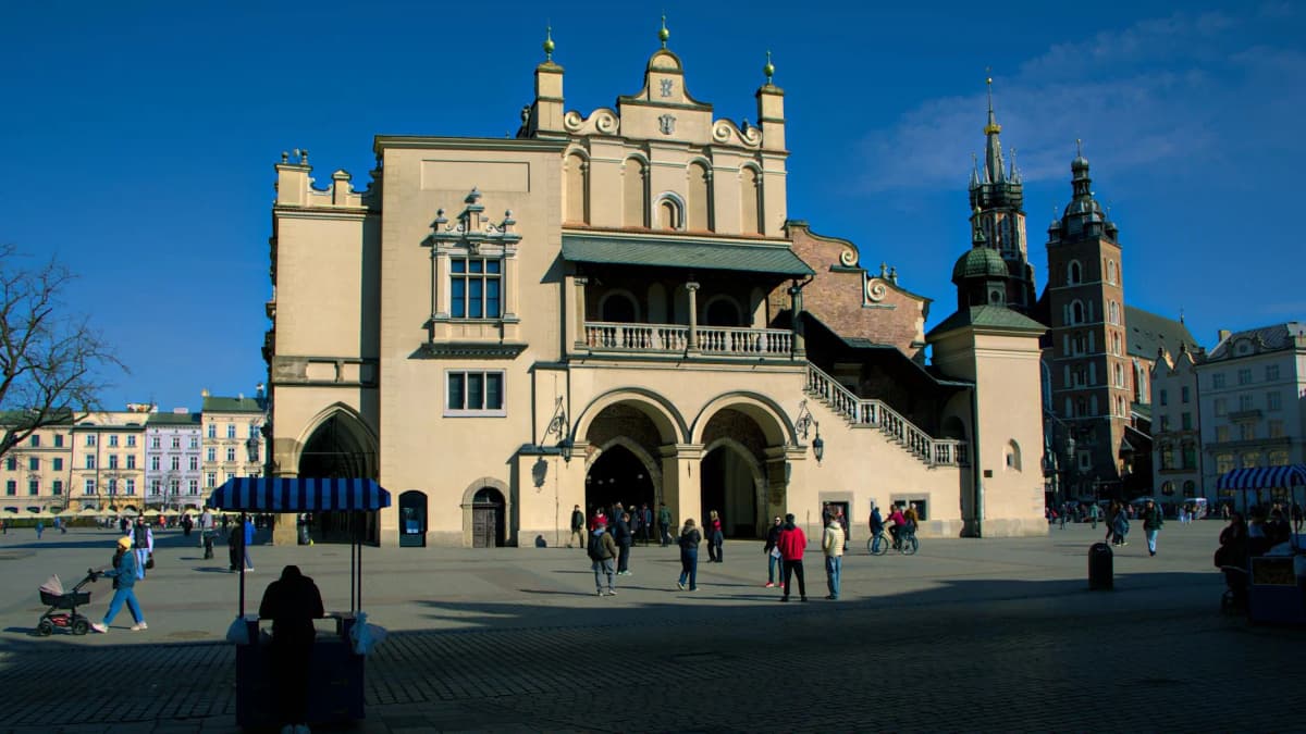 Historic architecture of Kraków Market Square, Poland — Photo by Piotr Kalinowski on Pexels