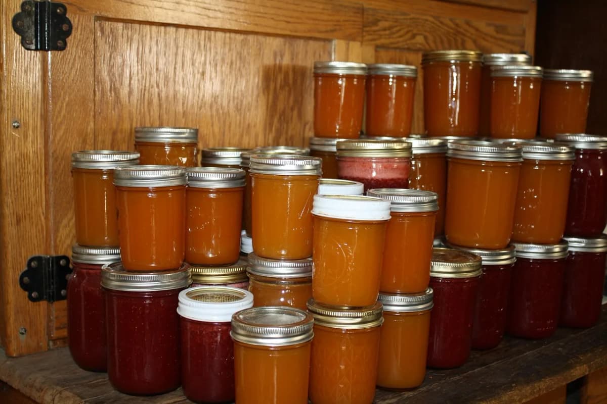 Rows of sealed glass jars used to preserve homemade kompot and fruit compotes for the winter