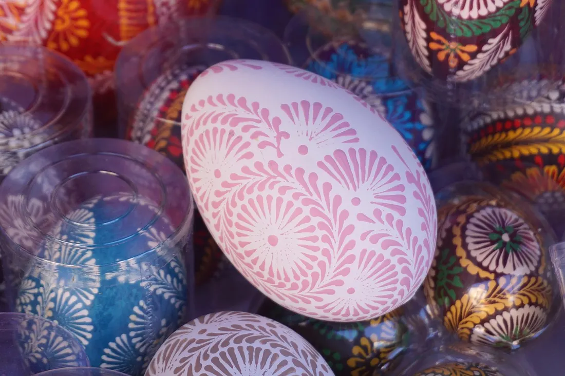 Hand-decorated pisanki eggs with intricate wax-resist floral patterns, a traditional Polish Wielkanoc craft