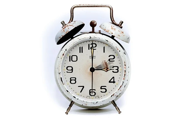 Clock face used to practice telling time with Polish numbers